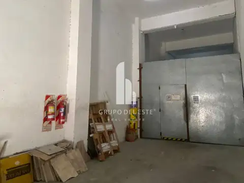 Galpon en Alquiler en Flores, USD 2.500