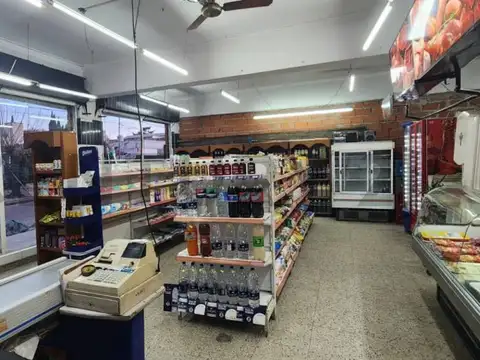 Venta en Bloque: Local + 9 Departamentos en Lanús