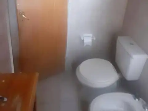 Casa 7 ambientes con 2 baños