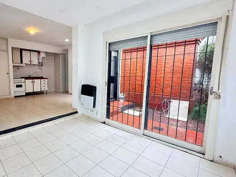 VENTA MONOAMBIENTE DIVISIBLE - LUMINOSO CON PATIO