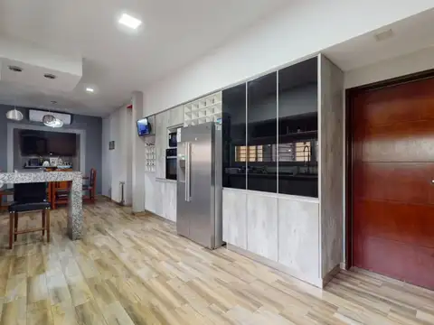 CASA 6 AMBIENTES EN VENTA EN LLAVALLOL