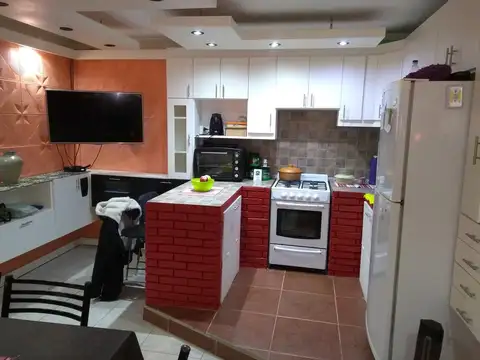 PH en  venta 9 ambientes barrio Lourdes