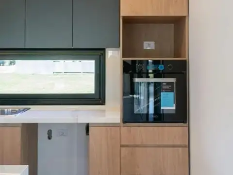 Casa 5 ambientes con 4 baños