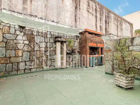 Excelente 4 amb con Patio, Terraza, Quincho y Garage