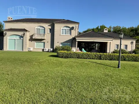 Casa 5 ambientes con 4 baños