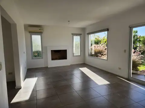 Casa en Alquiler de 3 dormitorios
