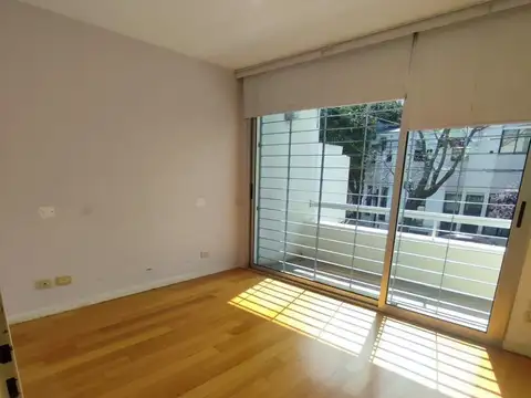 EXCELENTE 3 AMBIENTES AL FRENTE CON BALCON CORRIDO Y COCHERA FIJA CUBIERTA