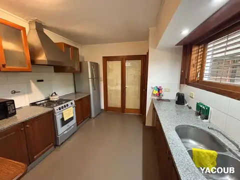 Casa 4 ambientes con 3 baños