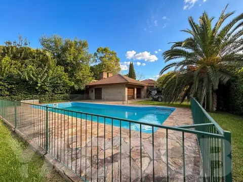 Casa en venta - 3 Dormitorios 4 Baños - Cochera - 1.195Mts2 - Manuel B. Gonnet