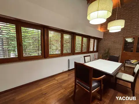 Casa en Venta con 3 cocheras