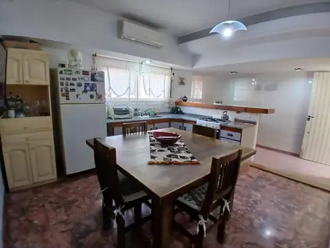 VENTA DE CASA CON 4 Dormitorios en Parque Lineal D. Bosco