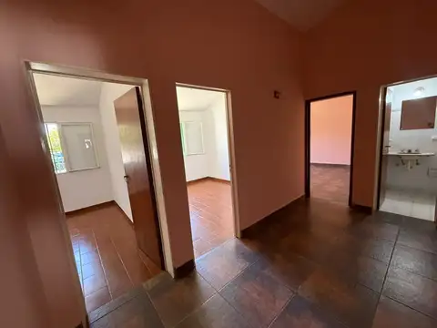 Casa 5 ambientes con 2 baños