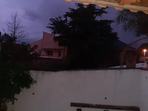 Exc casa Vta 6 dor bcon/qcho/jard Cte de los Pozos G. Bourg