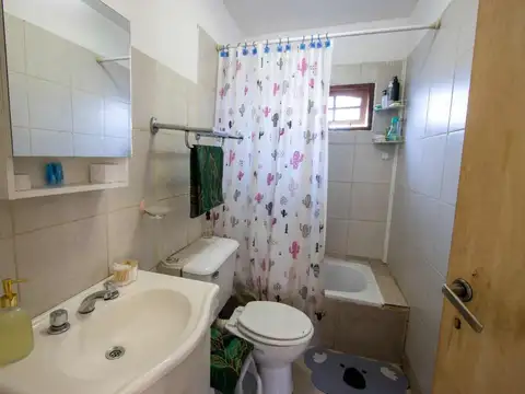 VENTA COMPLEJO 3  DEPARTAMENTOS + 1 CASA