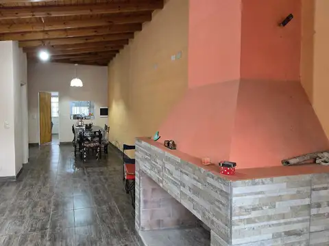 Casa 4 ambientes con 1 baño