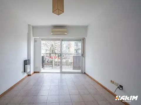 Departamento en venta de 3 ambientes con balcón al frente en Villa Urquiza, apto crédito 