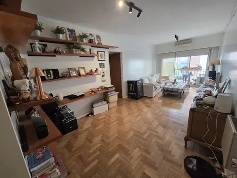 Departamento Semipiso de 4 amb. Balcón corrido. Centro de Lanús Oeste. MUY LUMINOSO.