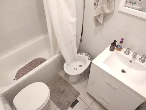 Depto Tipo Casa en Venta en Flores, USD 105.000