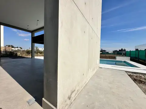 Casa 4 ambientes con 4 baños