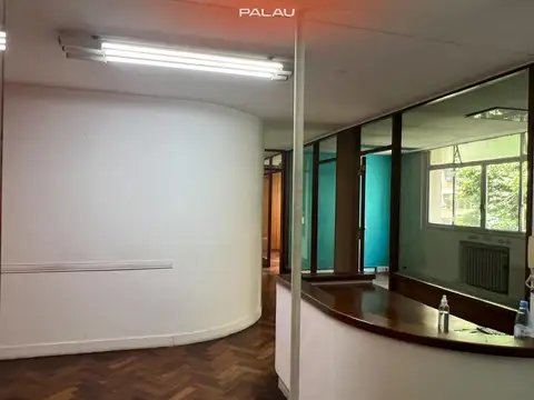 Precio + IVA - Excelente oficina - planta dividida