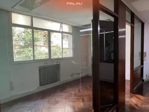Oficina 8 ambientes con 2 baños