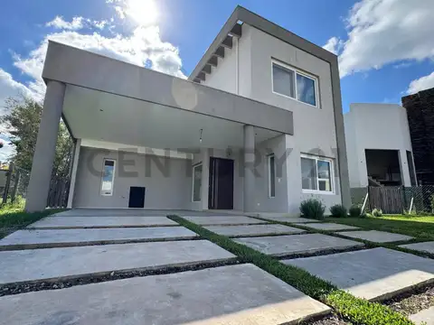 Casa 4 ambientes con 4 baños