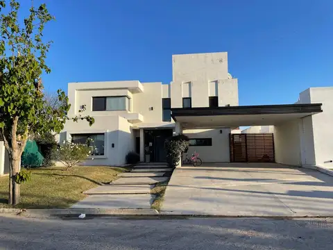 Casa en venta 4 dormitorios Tejas Del Sur 3