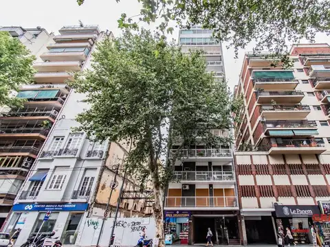 VENTA 4 AMB con dep al frente luminoso con balcón corrido, patio y espacio para lavadero