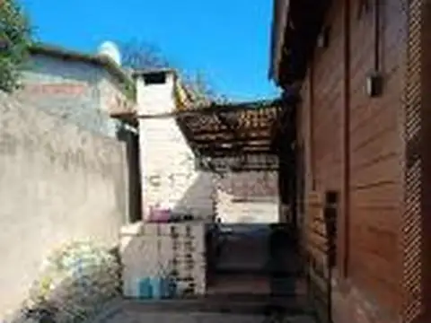 Casa en venta - 3 Dormitorios 6 Baños - Mendiolaza