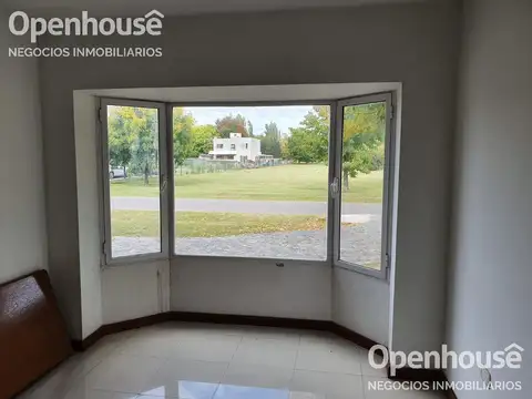 Casa 5 ambientes con 4 baños