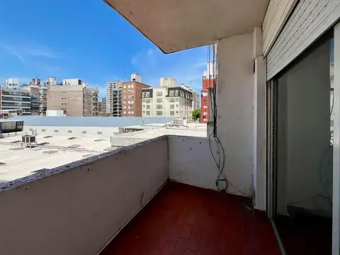 Departamento de dos dormitorios con balcón en alquiler