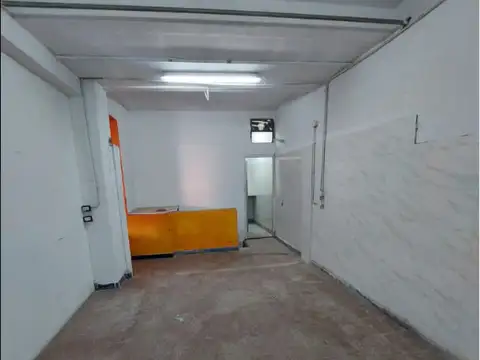 Amplio local en Devoto apto para varios rubros