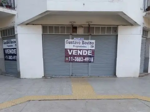 Amplio local en Devoto apto para varios rubros