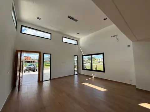 Casa en Venta en Pilar del Este - Santa Lucia, USD 215.000