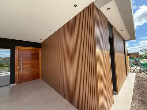 Casa en Venta en Pilar del Este - Santa Lucia, USD 215.000