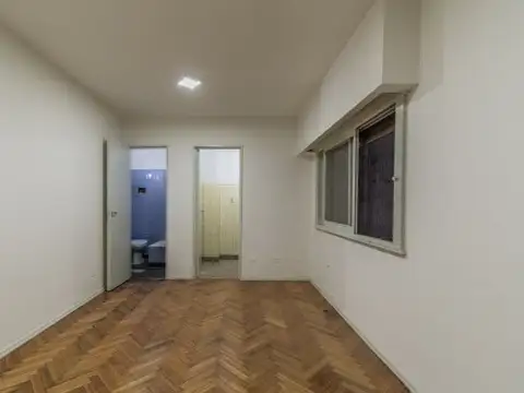 Av. Juan Bautista Alberdi 1221 , Piso 1