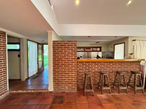 Casa en Venta con 4 cocheras