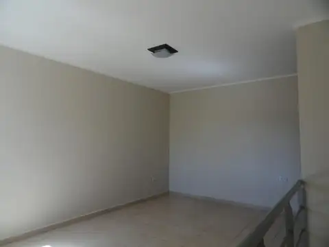 LUMINOSO DÚPLEX DE 1 DORMITORIO - CÉNTRICO