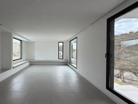 Casa 4 ambientes con 3 baños