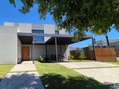 Casa en VENTA y ALQUILER en Cantón al Golf