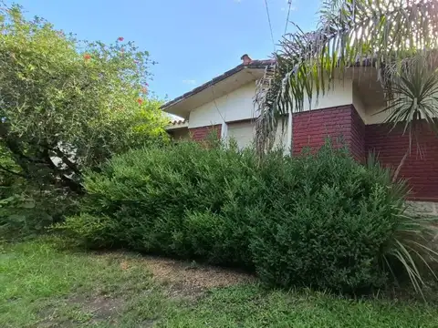 Casa en Venta con 3 cocheras