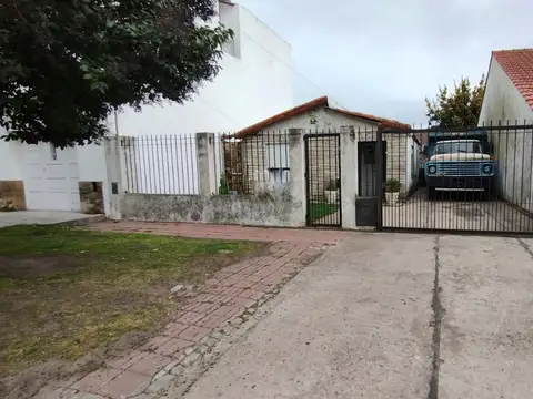 VENTA CASA 3 AMBIENTES  LINDO ENTORNO