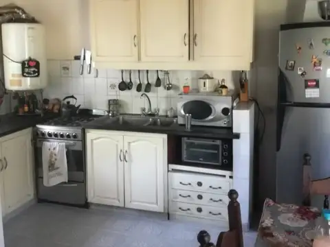 EXCELENTE CASA DE 3 DORMITORIOS AMPLIA Y LUMINOSA 