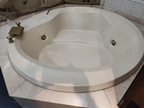 Importante casa sobre Avenida Brasil