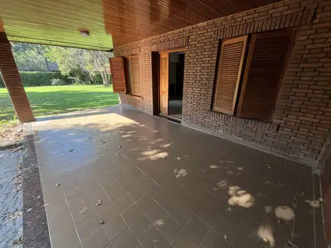 Casa 5 ambientes con 4 baños