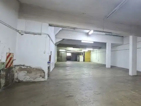 Galpon y Local 620 m2 con fuerza motriz, entrada de vehiculos, habilitacion para maquinas textil VARIOS DESTINOS.
