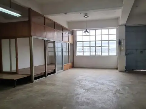 Galpon y Local 620 m2 con fuerza motriz, entrada de vehiculos, habilitacion para maquinas textil VARIOS DESTINOS.