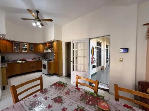 Casa 4 ambientes con 3 baños