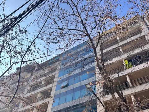 Oficinas al Frente en Flores