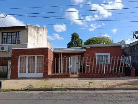 Casa 3 Ambientes en Venta - Castelar Sur